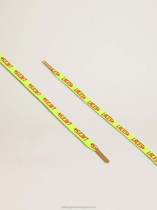 hombres cordones de color amarillo fluorescente con letras de "cordones" de color naranja en contrasteGolden Goose 02H6363