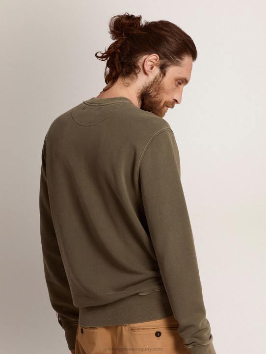 hombres Sudadera de la colección verde oliva con tratamiento envejecido y letras doradas en la parte delantera 02H6713