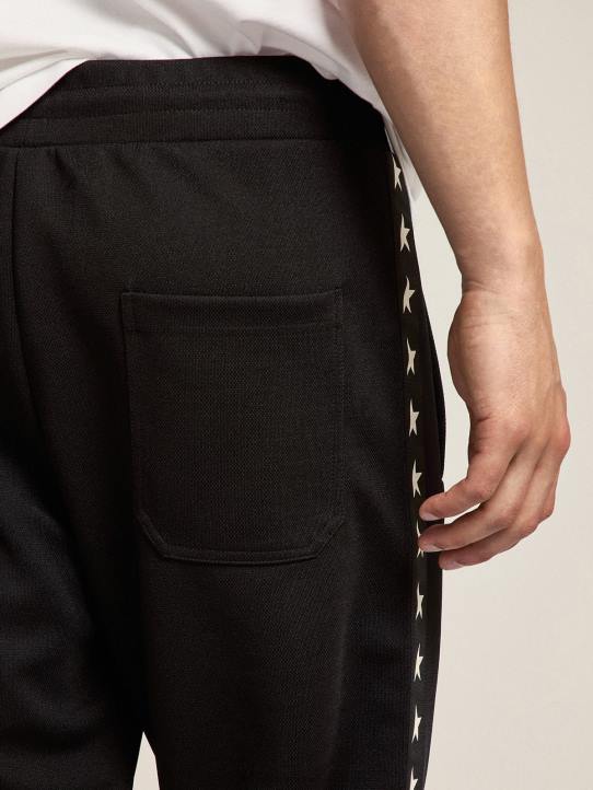 hombres joggers negros con estrellas blancas en los costadosGolden Goose 02H6764