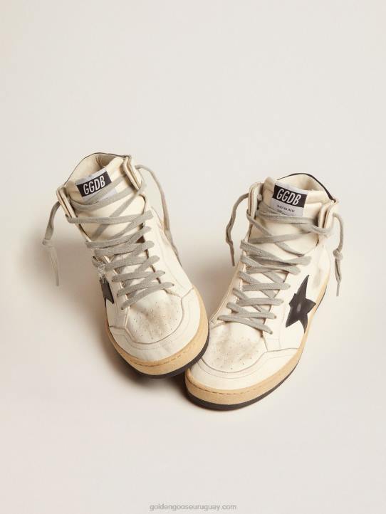 hombres zapatillas sky-star con firma en el tobillo e inserciones de piel negraGolden Goose 02H6542