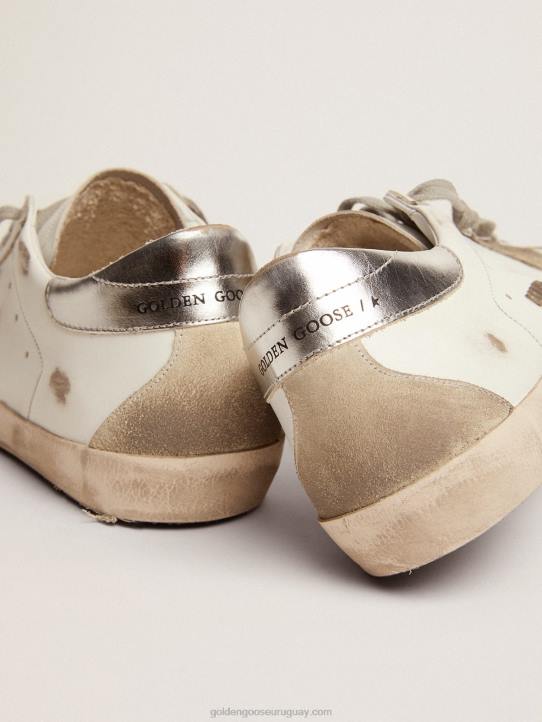 hombres zapatillas super-star con tira plateada en el talón y letras con tachuelas metálicasGolden Goose 02H6575