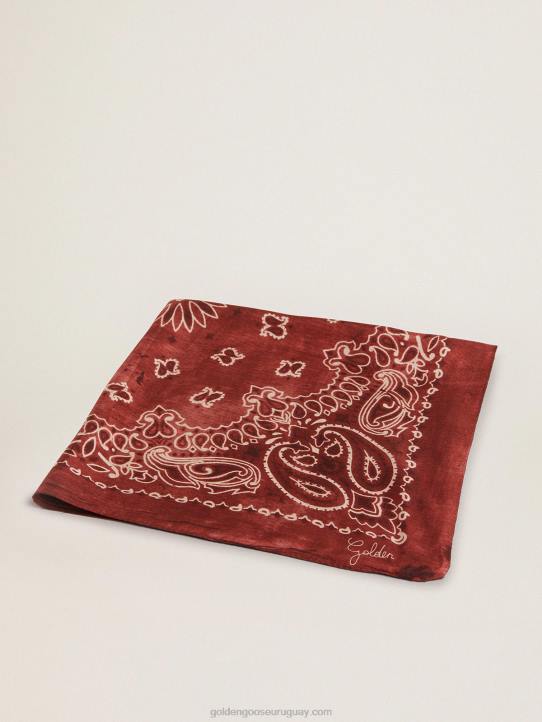 mujer bufanda burdeos con estampado paisleyGolden Goose 02H6412