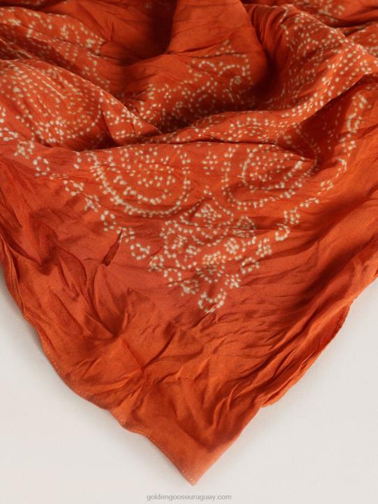 mujer bufanda color óxido con estampado paisley de puntosGolden Goose 02H6357