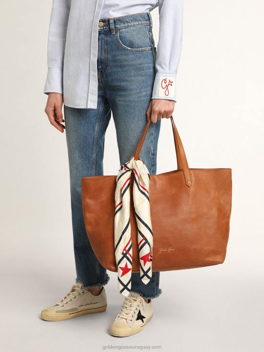 mujer bufanda de la colección en color blanco con estrellas y rayas en contrasteGolden Goose 02H6307