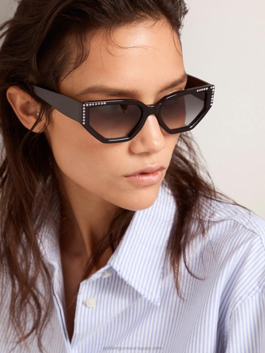 mujer jackie de marco solar de estilo rectangular con marco negro y pequeños cristalesGolden Goose 02H6333