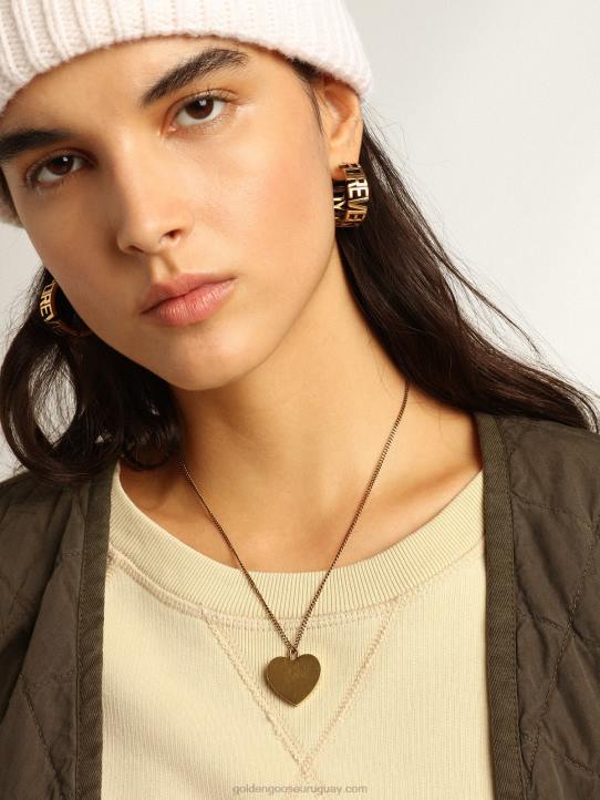 mujer collar en color oro viejo con dijes de corazónGolden Goose 02H6351