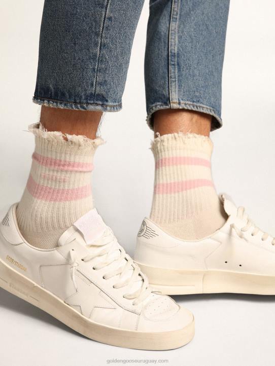 mujer calcetines blancos con acabado envejecido y logo y rayas en rosa bebéGolden Goose 02H6411