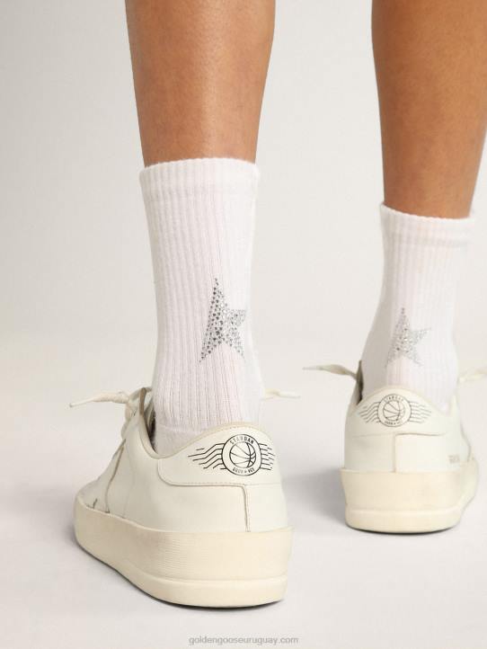 mujer calcetines blancos con estrella de cristal en la espaldaGolden Goose 02H6349