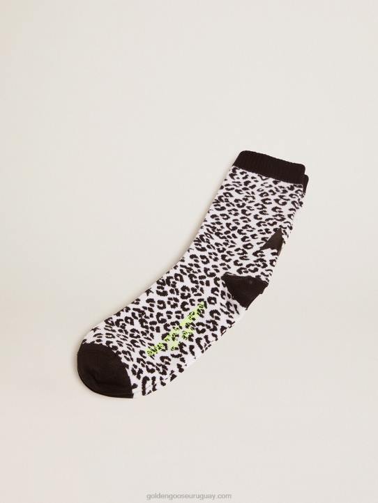 mujer calcetines blancos y negros con estampado de leopardo y estrella negra en la espaldaGolden Goose 02H6330