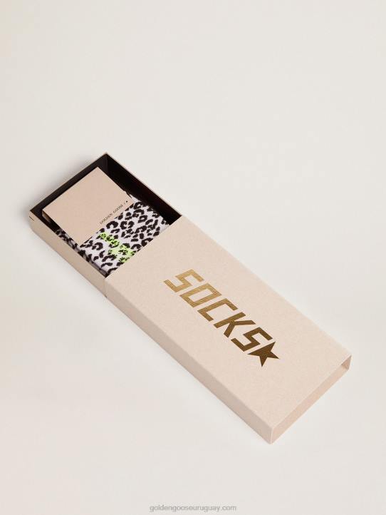 mujer calcetines blancos y negros con estampado de leopardo y estrella negra en la espaldaGolden Goose 02H6330