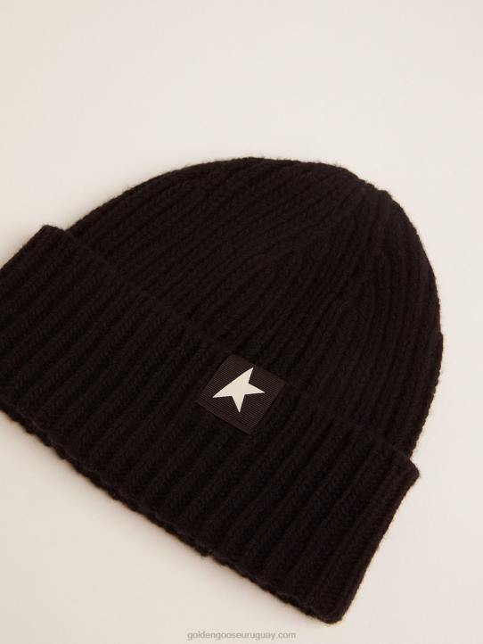 mujer gorro de lana negro con estrella blanca en contrasteGolden Goose 02H6375