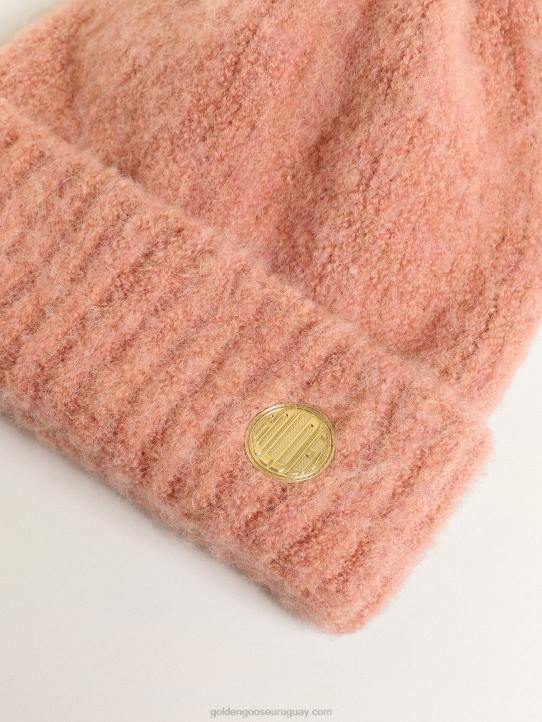 mujer gorro de lana rosa palo con pompón colección travelGolden Goose 02H6393