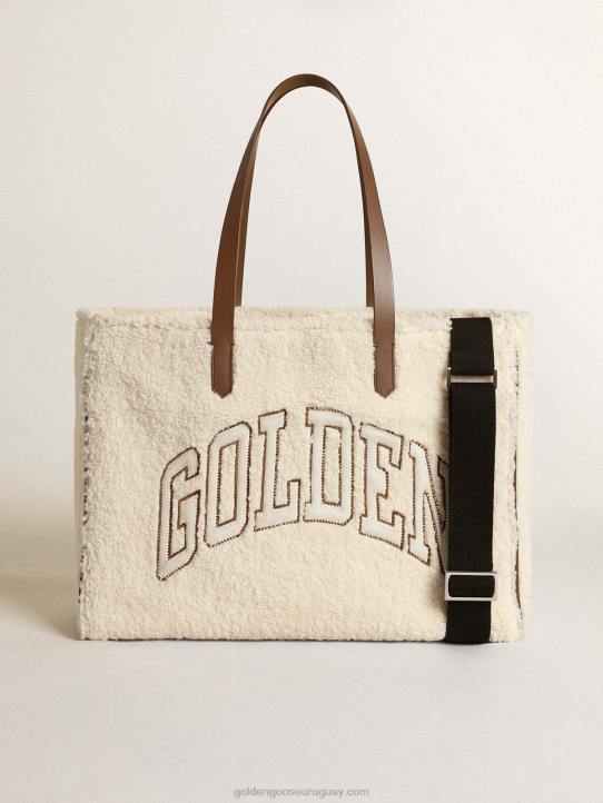 mujer bolso east-west california de pelo sintético blanco con letras doradas y asas en contraste 02H6446