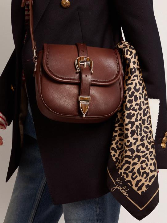 mujer bolso rodeo pequeño en piel color canela oscuroGolden Goose 02H6484