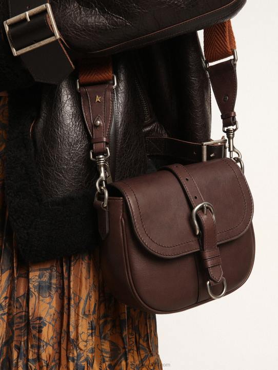 mujer bolso sally pequeño de piel marrón oscuro con hebilla y bandolera en contrasteGolden Goose 02H6443
