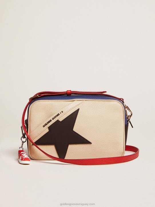 mujer bolso estrella elaborado en piel granulada con estrella negraGolden Goose 02H6465