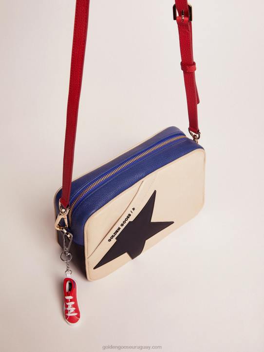 mujer bolso estrella elaborado en piel granulada con estrella negraGolden Goose 02H6465