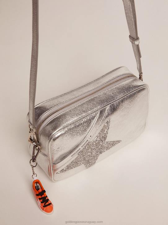 mujer bolso estrella plateada de piel laminada con estrella de swarovskiGolden Goose 02H6479