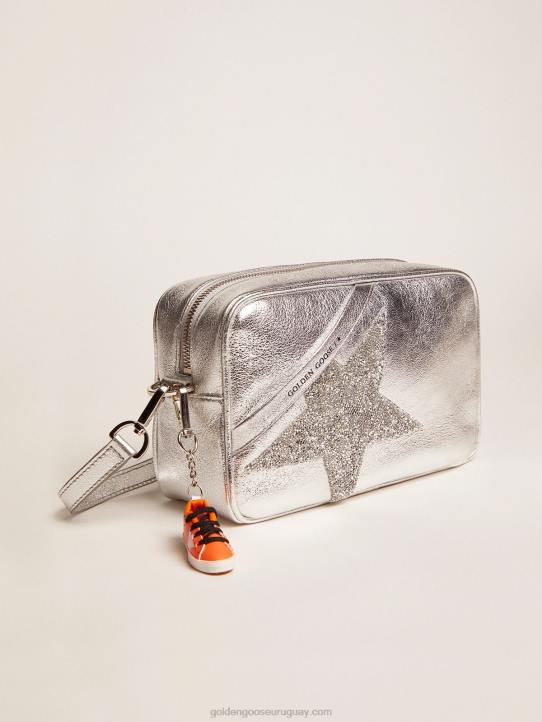 mujer bolso estrella plateada de piel laminada con estrella de swarovskiGolden Goose 02H6479