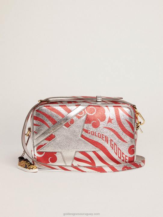 mujer bolso star de piel laminada color plata con estampado cny de estrella tono sobre tono y rayas de tigre rojoGolden Goose 02H6460