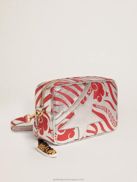 mujer bolso star de piel laminada color plata con estampado cny de estrella tono sobre tono y rayas de tigre rojoGolden Goose 02H6460