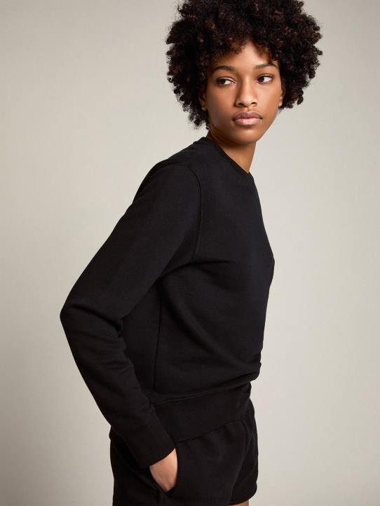 mujer sudadera negra de la colección athena star con estrella tono sobre tono en la parte delanteraGolden Goose 02H61030