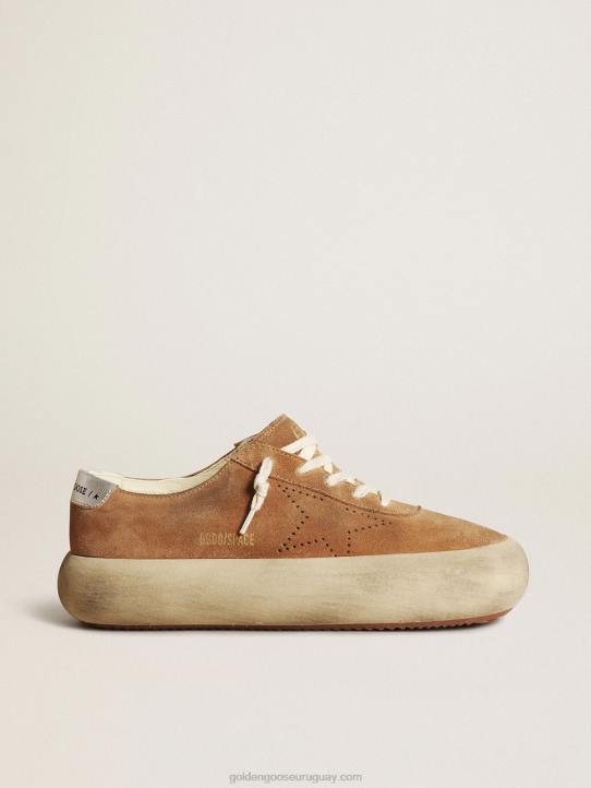 mujer Zapatos space-star de ante color tabaco con estrella perforada y refuerzo del talón de piel metalizada plateadaGolden Goose 02H6236