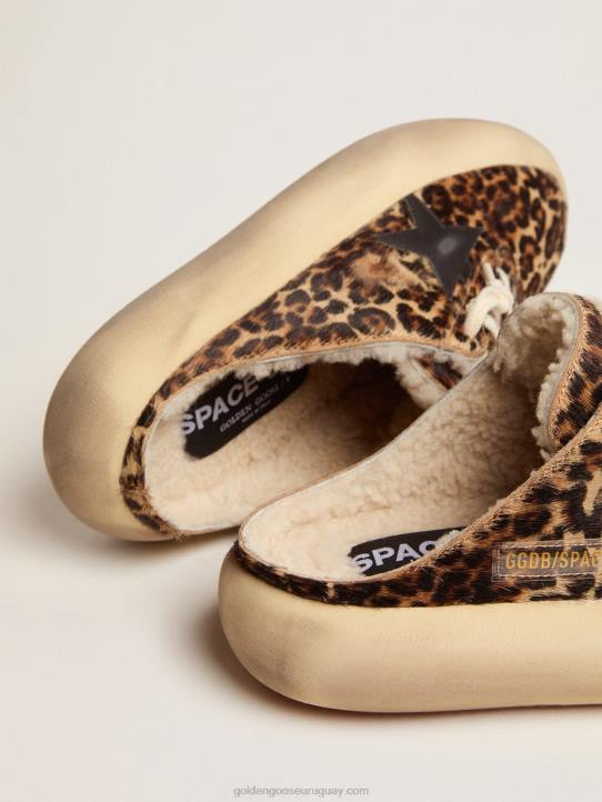 mujer sabot space-star de piel de potro animal print con forro de borregoGolden Goose 02H672