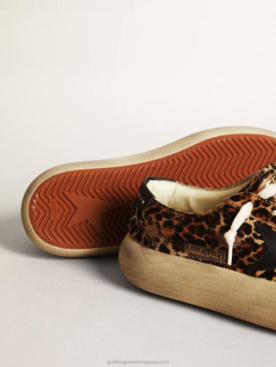 mujer zapatos space-star de piel de potro con estampado de leopardo con estrella de piel negra y refuerzo en el talónGolden Goose 02H6174