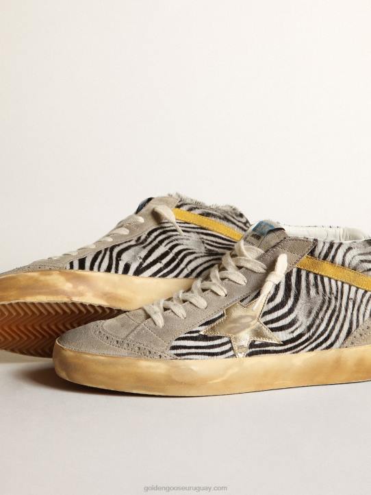 mujer Deportivas mid star de piel de potro con estampado de cebra, estrella de piel metalizada dorada y destello de ante color mostazaGolden Goose 02H622