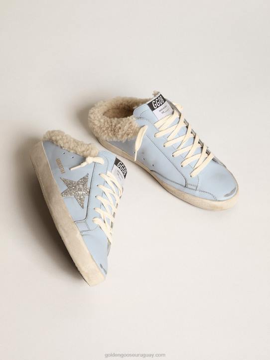 mujer zuecos superestrella de piel azul claro con estrella de purpurina plateada y forro de borrego beigeGolden Goose 02H6274