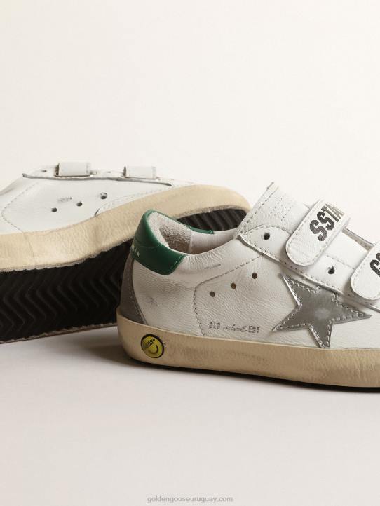 mujer adolescente de la vieja escuela con estrella de cuero metalizado y lengüeta verde en el talónGolden Goose 02H6868