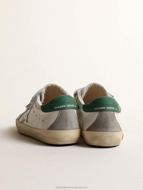mujer old school young con estrella de piel metalizada y talonera verdeGolden Goose 02H6873