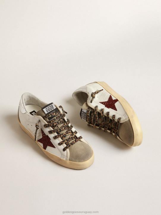 mujer superestrella con estrella burdeos brillante y tira plateada en el talónGolden Goose 02H6255