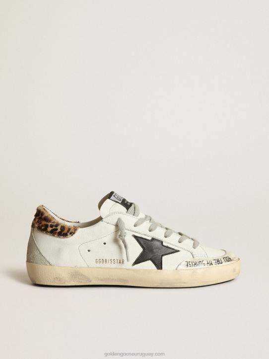 mujer superestrella con refuerzo de piel de potro con estampado de león y estrella de cuero negro en el talónGolden Goose 02H6257