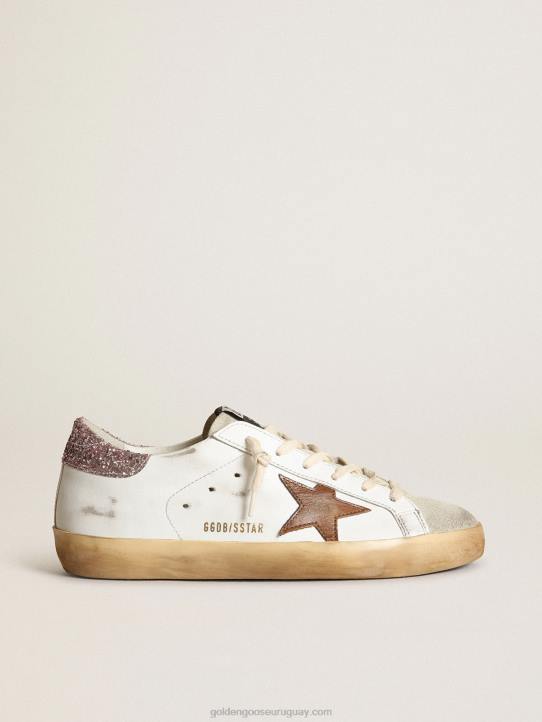 mujer superestrella con una estrella color canela y una lengüeta rosa brillante en el talónGolden Goose 02H6201