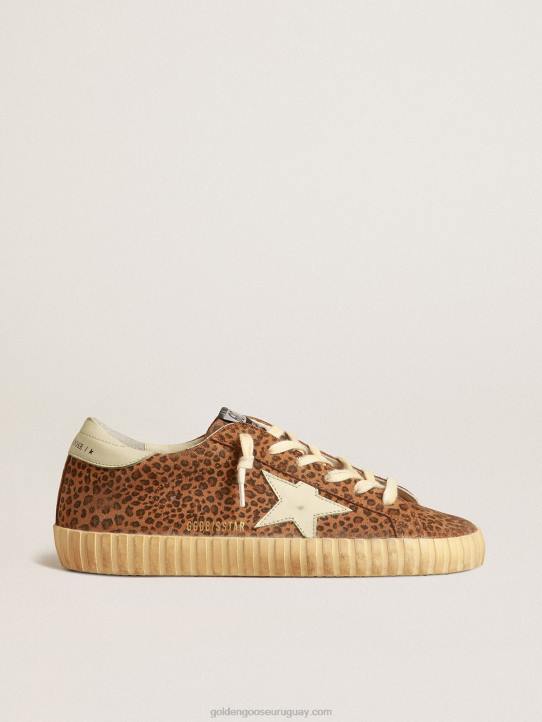 mujer superestrella de ante con estampado de leopardo y estrella de piel color cremaGolden Goose 02H6248