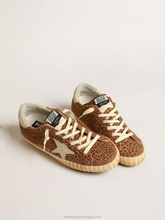 mujer superestrella de ante con estampado de leopardo y estrella de piel color cremaGolden Goose 02H6248