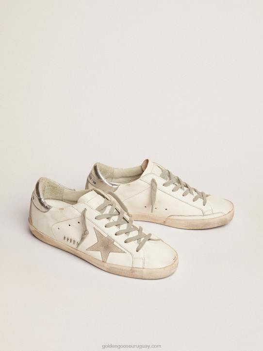 mujer zapatillas super-star con tira plateada en el talón y letras con tachuelas metálicasGolden Goose 02H657