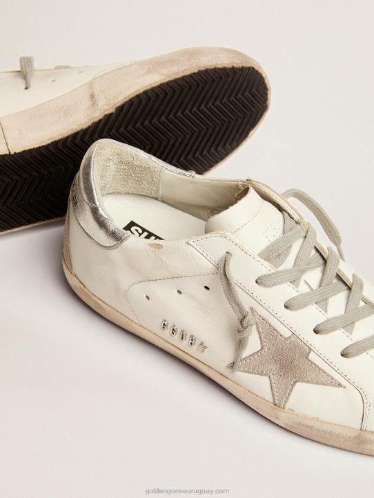mujer zapatillas super-star con tira plateada en el talón y letras con tachuelas metálicasGolden Goose 02H657