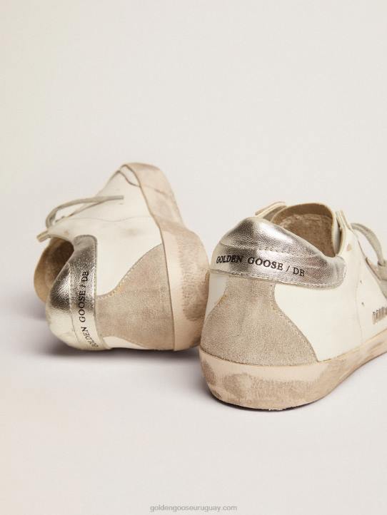 mujer zapatillas super-star con tira plateada en el talón y letras con tachuelas metálicasGolden Goose 02H657