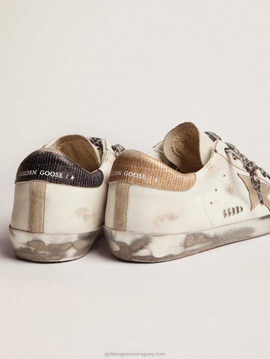 mujer zapatillas super-star de piel blanca con estrella de ante gris hielo y letras negras en contrasteGolden Goose 02H646