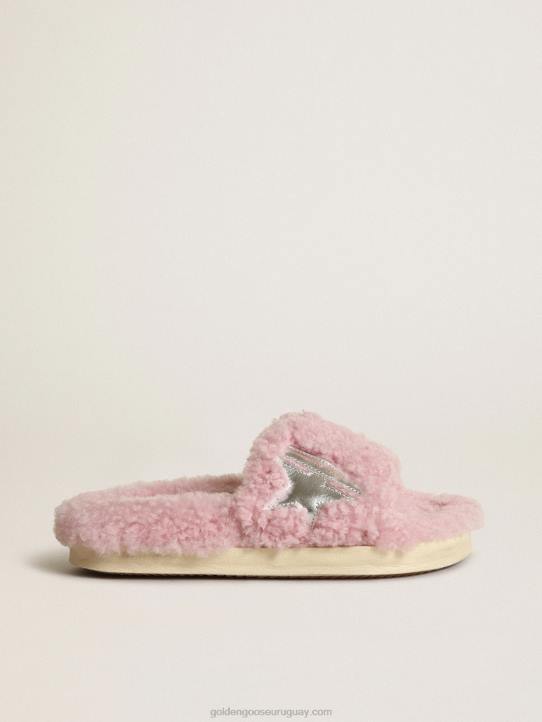 mujer modelo poolstar de borrego rosa con estrella de piel laminada plateadaGolden Goose 02H6434