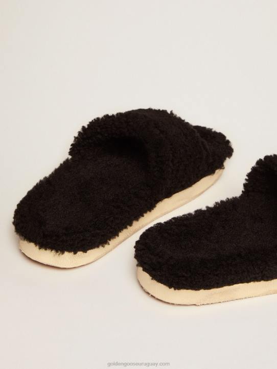 mujer poolstars de borrego negro con estrella de piel tono sobre tonoGolden Goose 02H6438